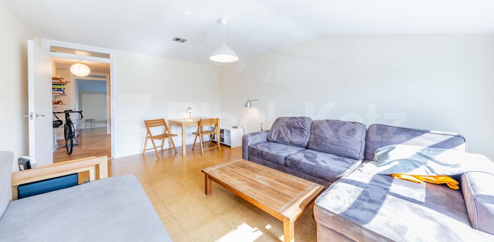 			HUGE ONE BED MINS TO TUBE!, 1 Bedroom, 1 bath, 1 reception Flat			 Mackenzie Road, Holloway